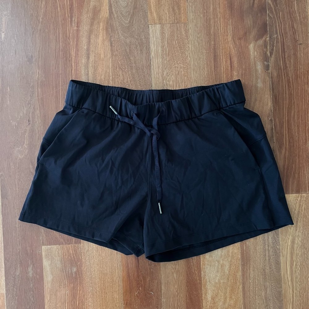 Lululemon Stroll at Sunrise Midrise Shorts Size 6